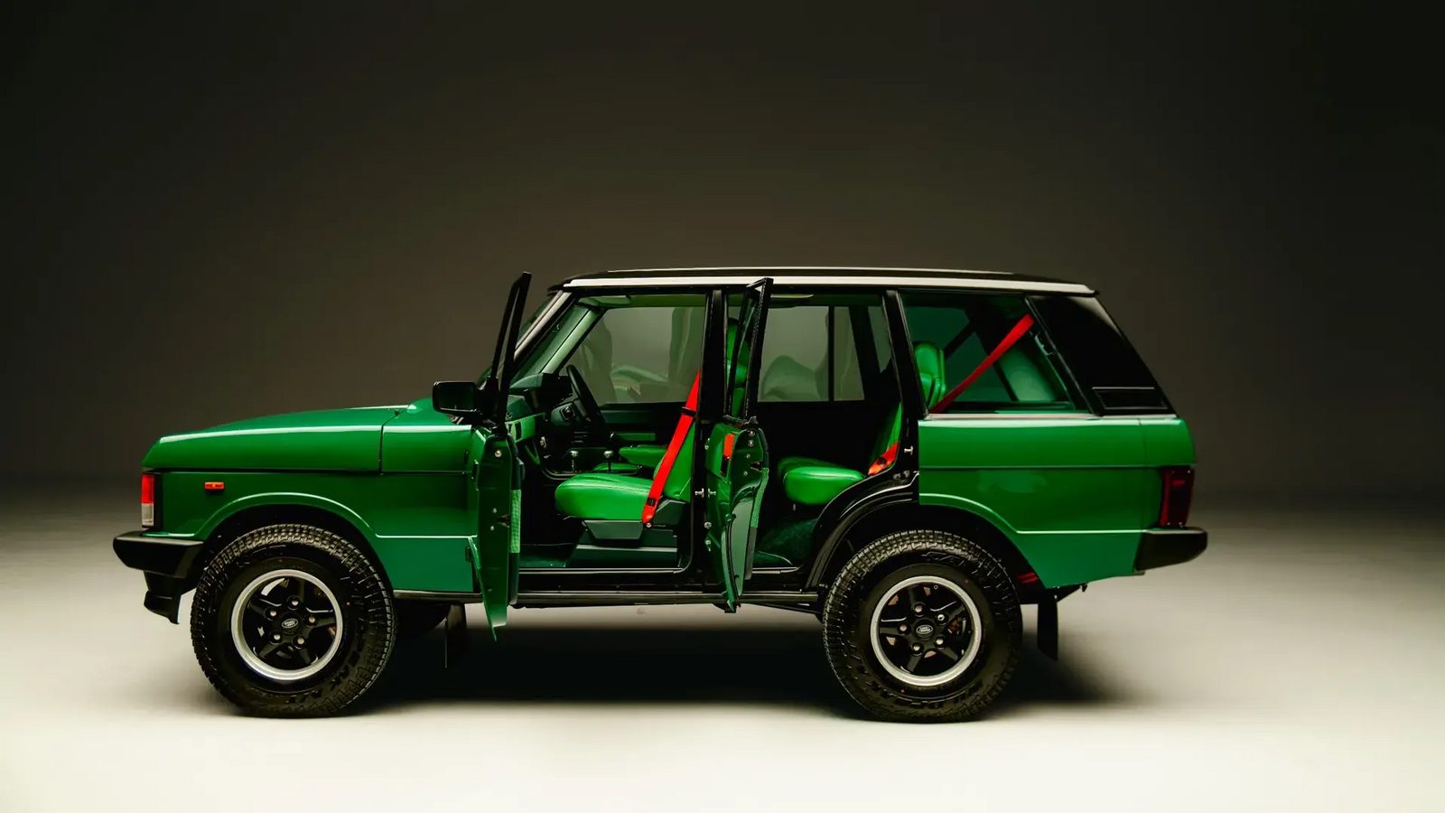 Lunaz unveils two restored Range Rover Classics, Kermit and Nevada