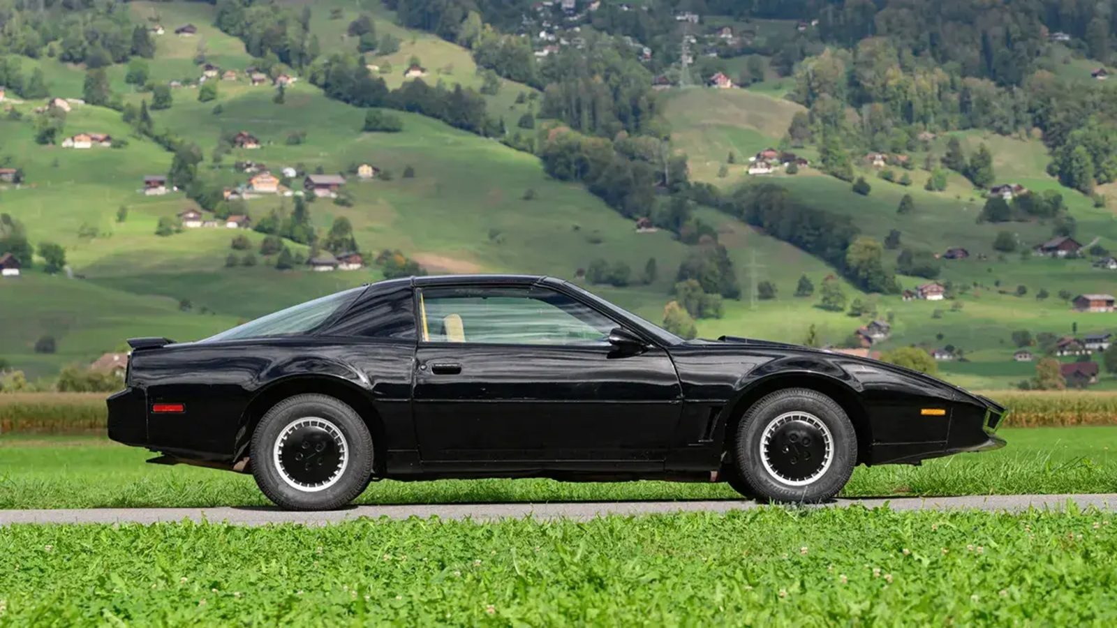 David Hasselhoff's Knight Rider K.I.T.T. tour replica heads to auction