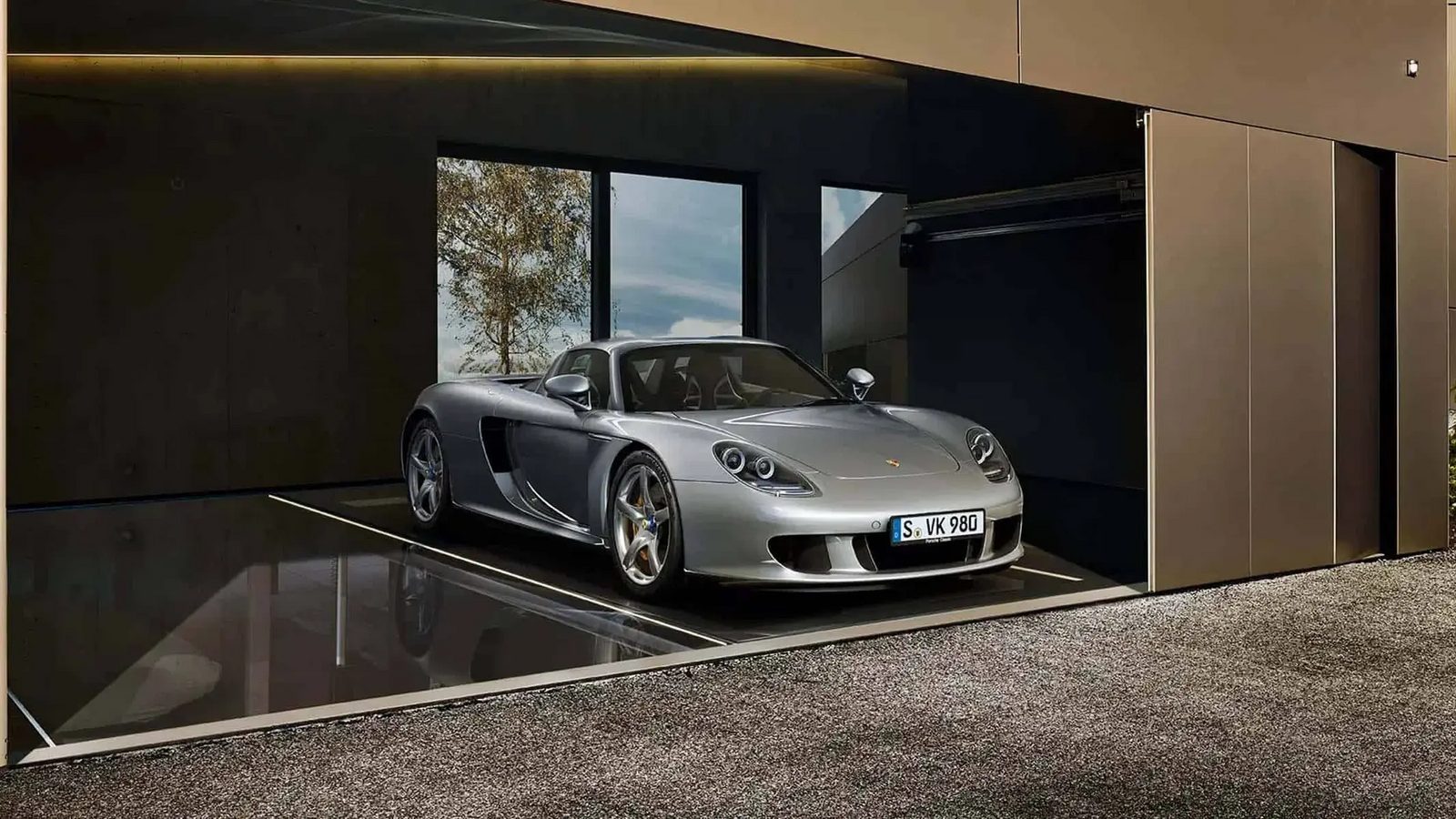 Porsche unveils the mid-engined Mission S, a supercar to sit above the 911