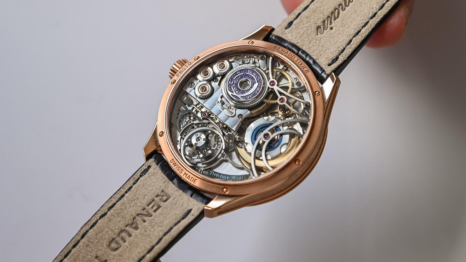 Renaud Tixier skeletonises its Monday micro-rotor in gray gold